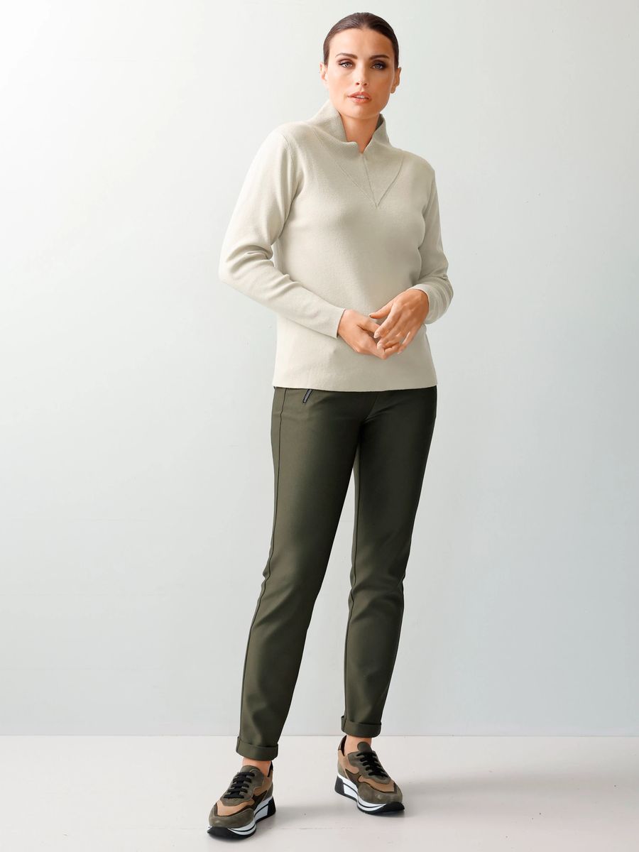 Eleganter Strickpullover mit weitem V-Ausschnitt