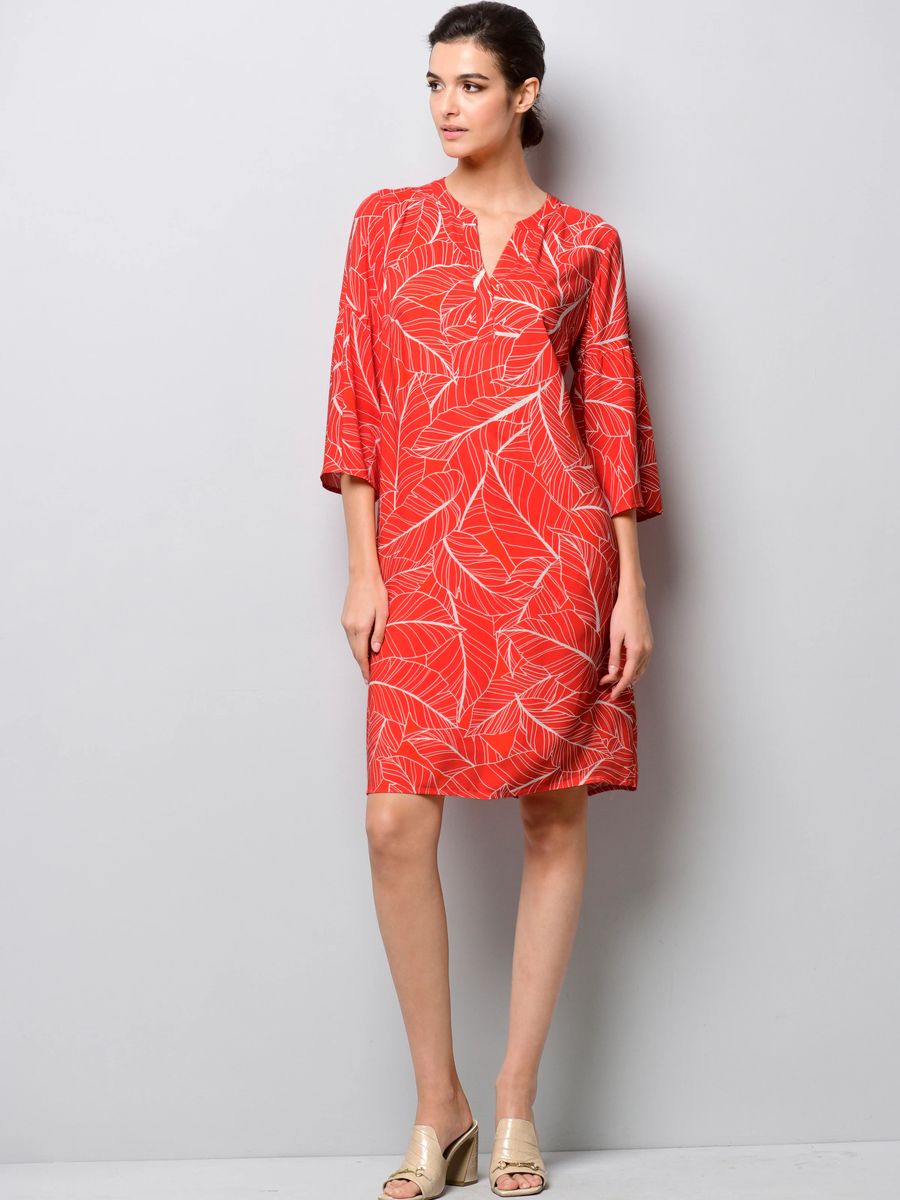 Gerade geschnittenes Kleid mit Blattmuster