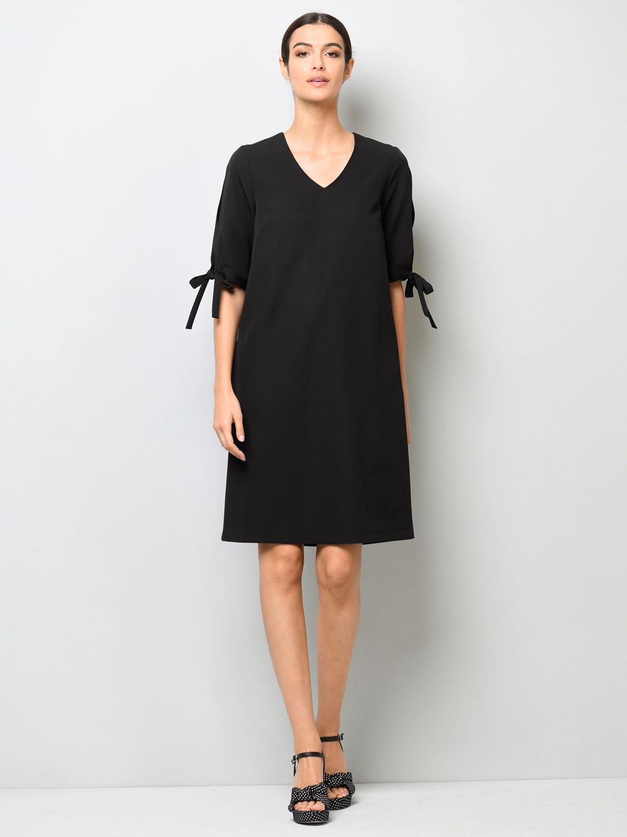 Shiftkleid mit V-Ausschnitt und Bindedetails