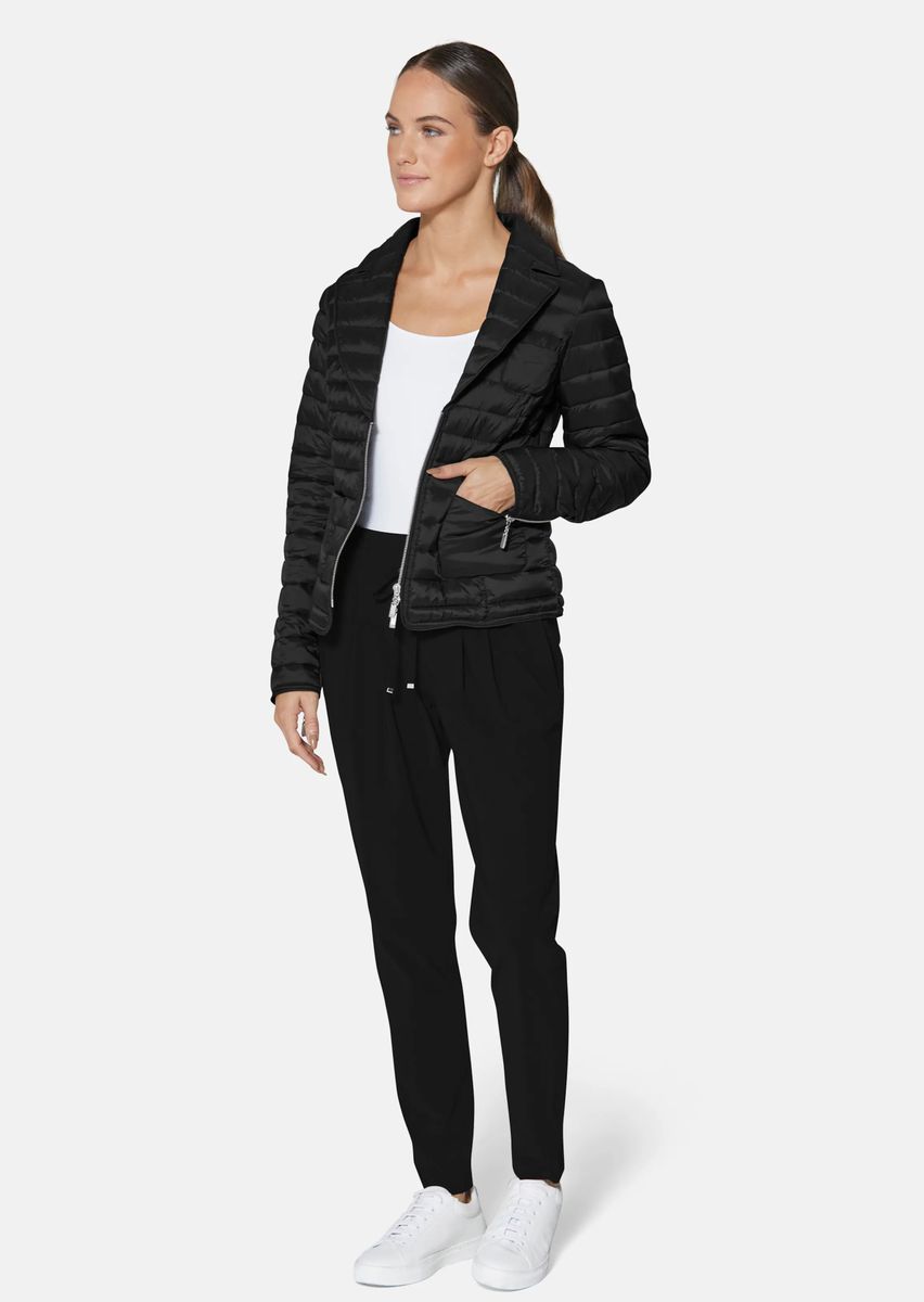 Schmal geschnittene Steppjacke mit Revers