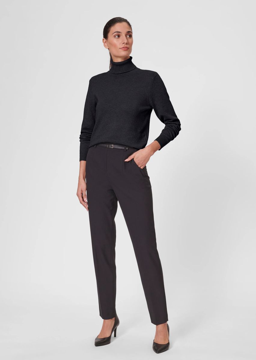 Figurnaher Feinstrick-Rollkragenpullover