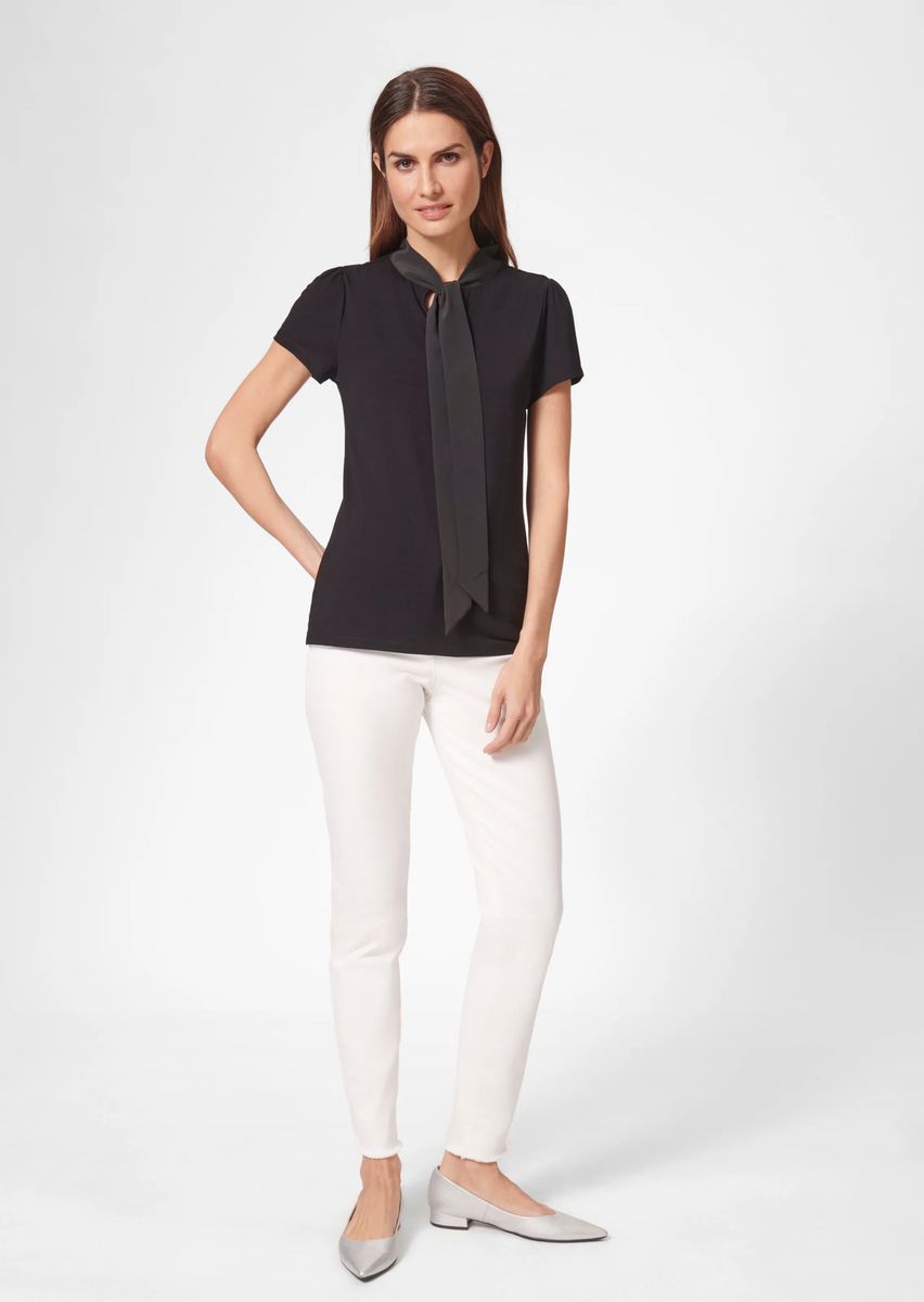 Elegantes Jersey-Shirt mit Schluppe