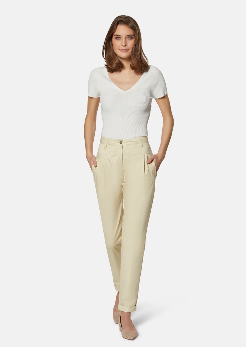 Chino-Hose mit Bundfalten und Umschlag