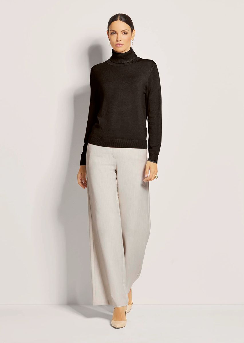 Figurnaher Rollkragenpullover aus Feinstrick
