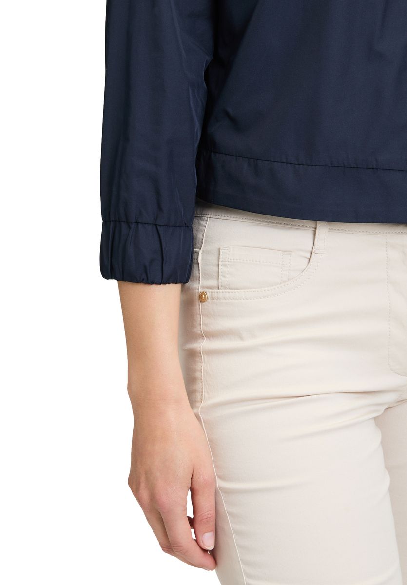 Minimalistischer leichter Blouson mit 3/4-Arm