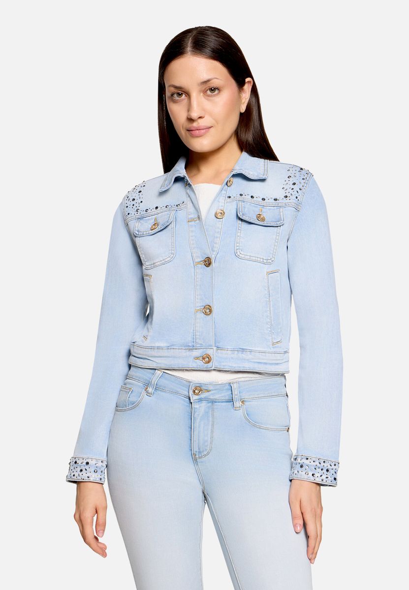 Schmal geschnittene Jeansjacke mit Nieten