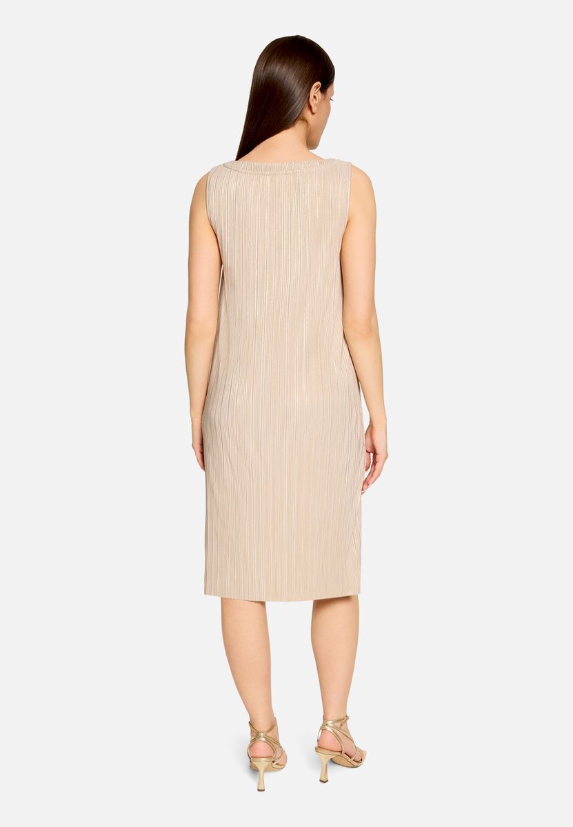 Ärmelloses Plisseekleid in H-Linie