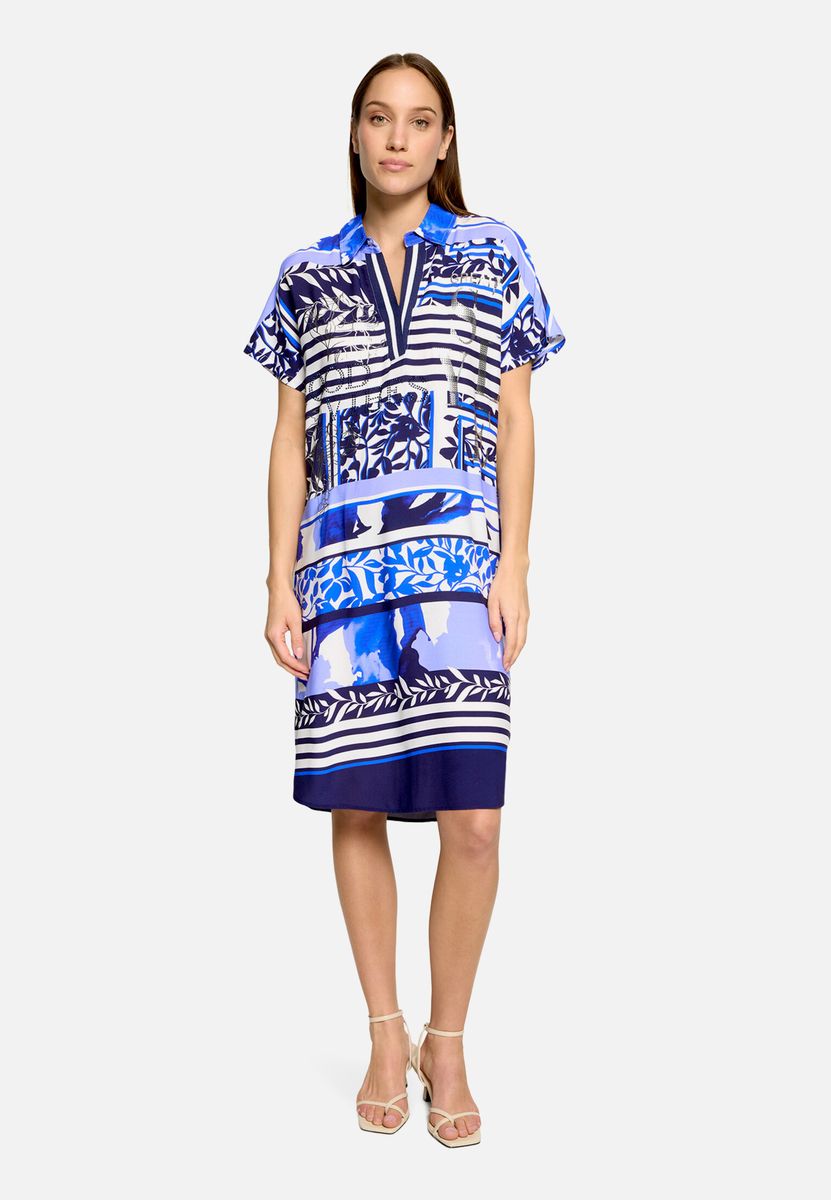 Gemustertes Polokleid mit V-Ausschnitt