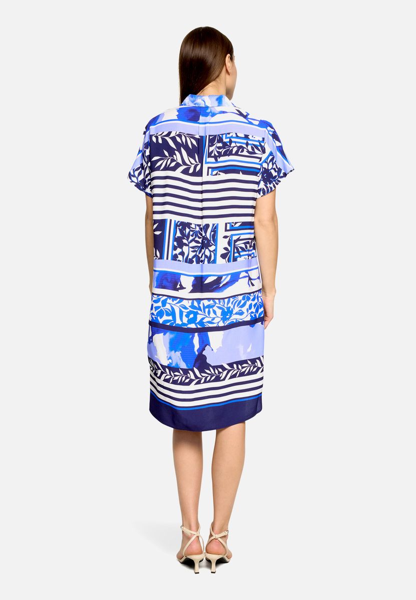 Gemustertes Polokleid mit V-Ausschnitt
