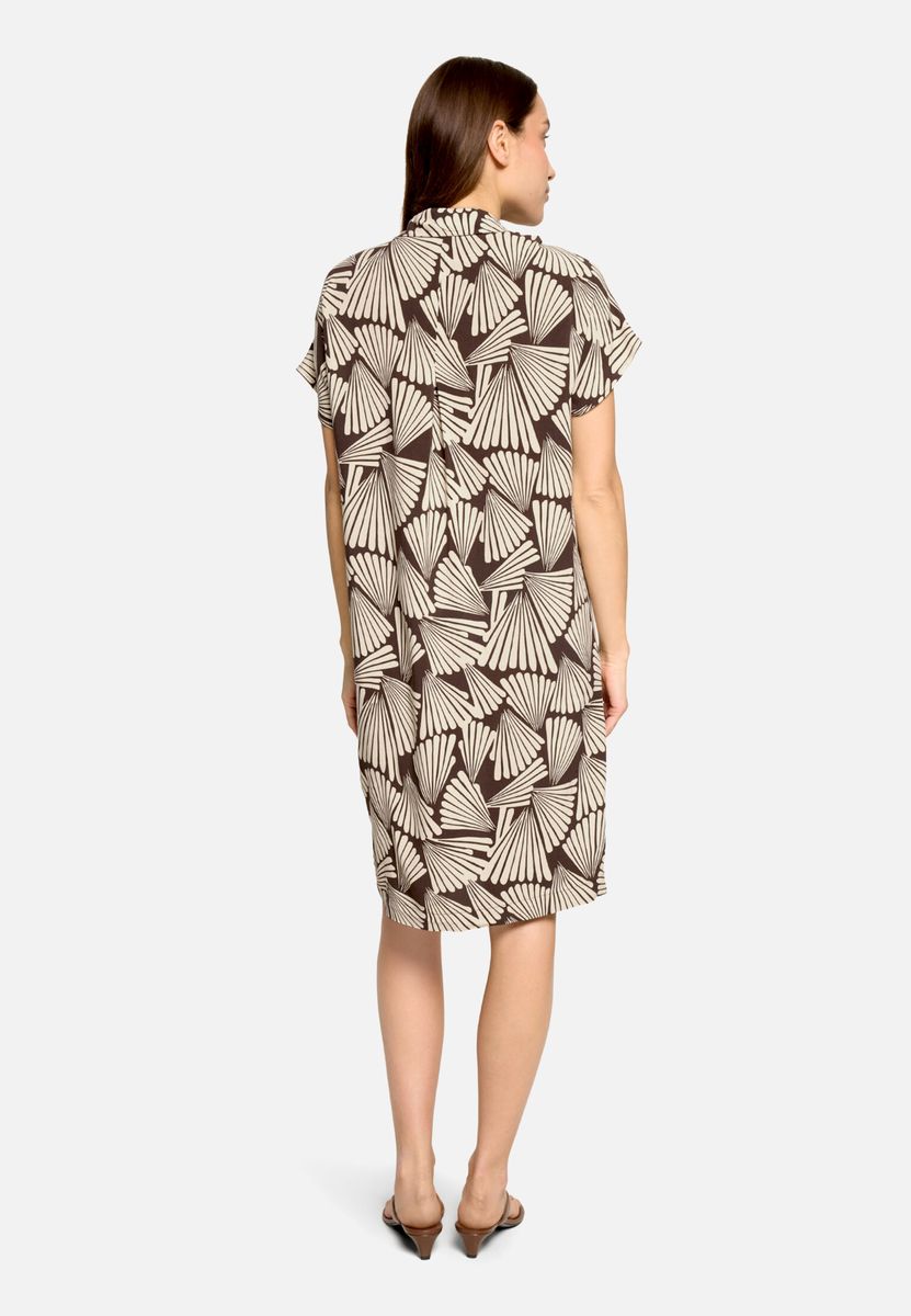 Grafisches Shiftkleid mit Fächermuster