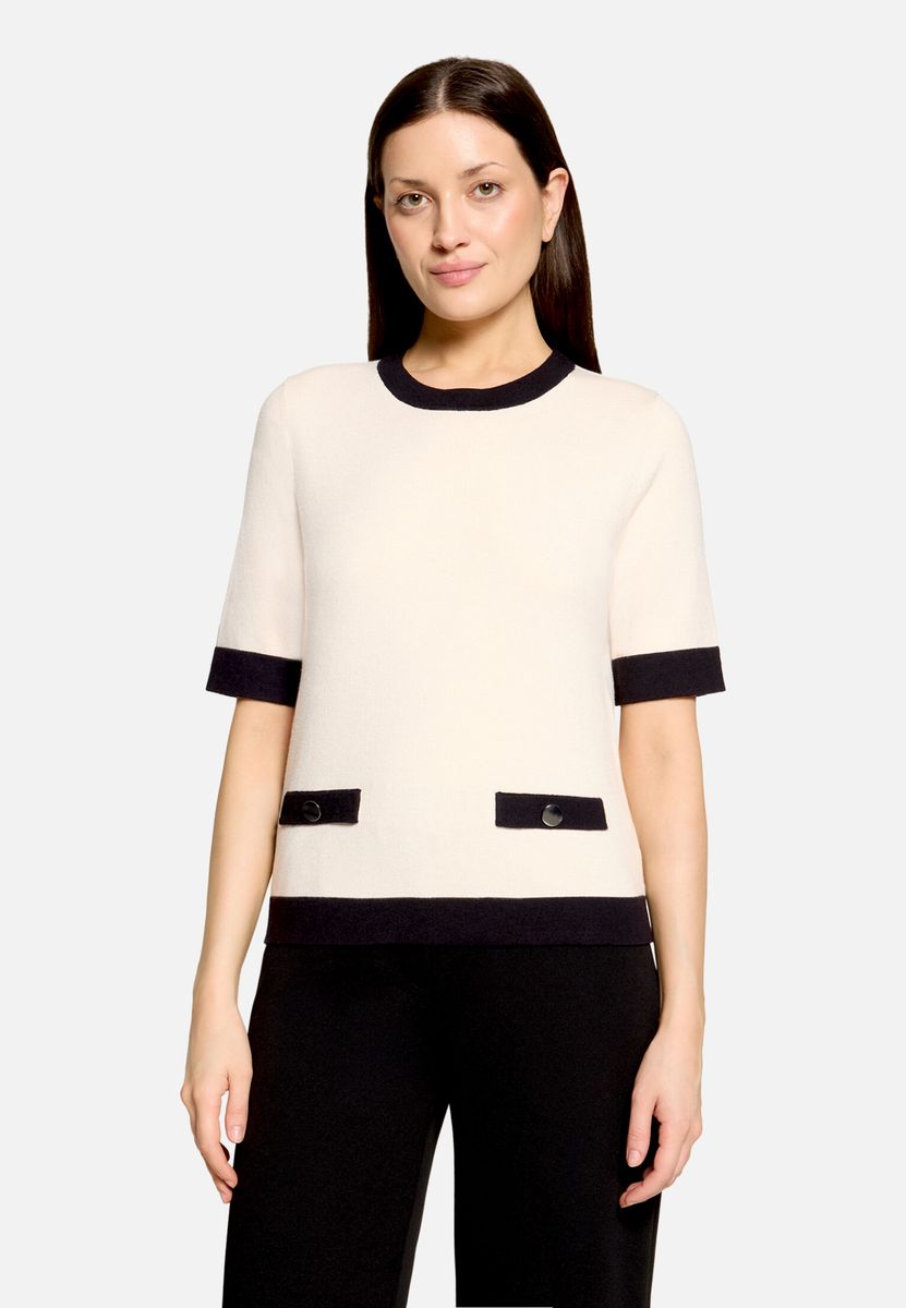 Kurzarm-Stricktop mit Kontrastbesatz