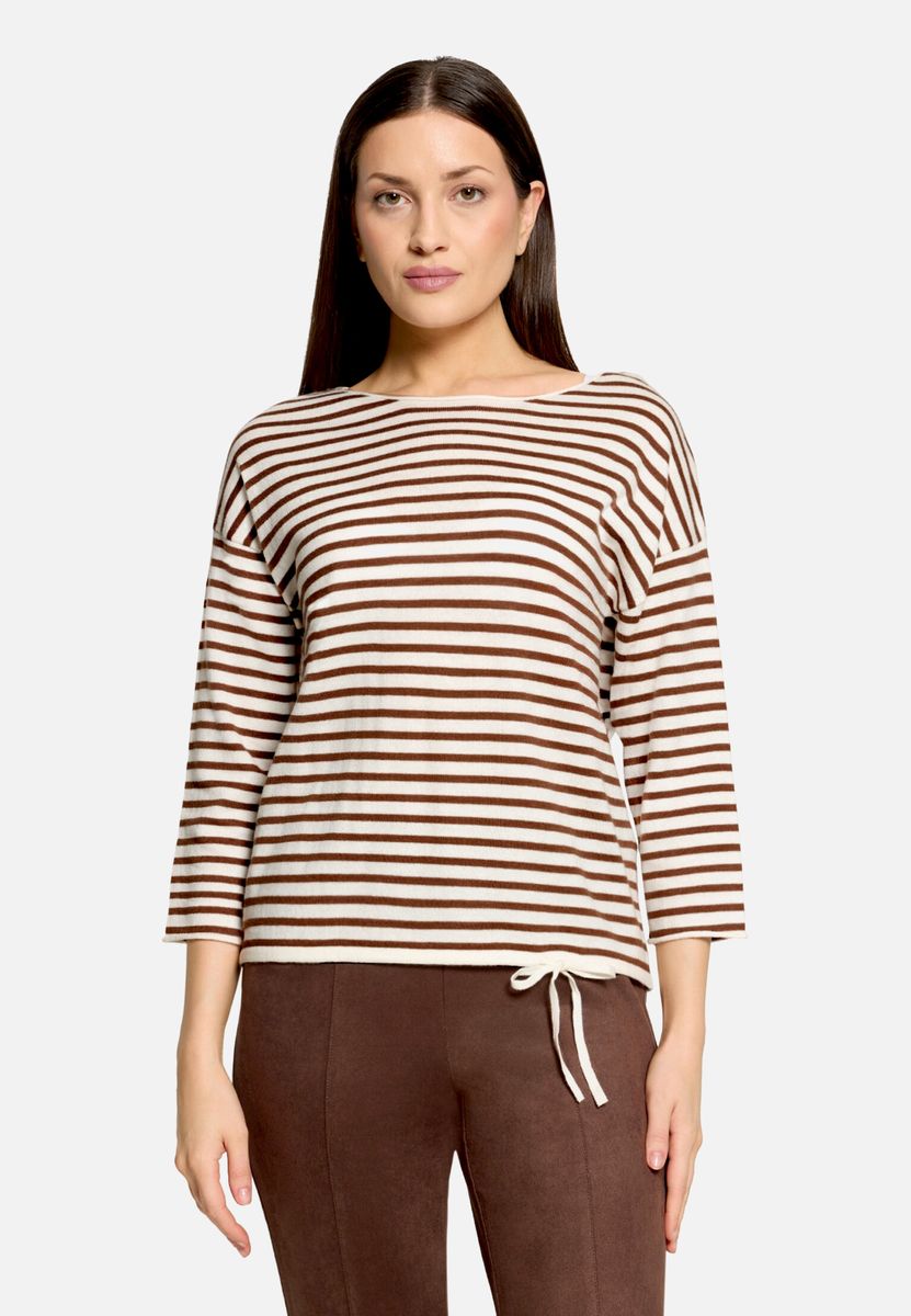 Gestreifter Strickpullover mit U-Boot Ausschnitt
