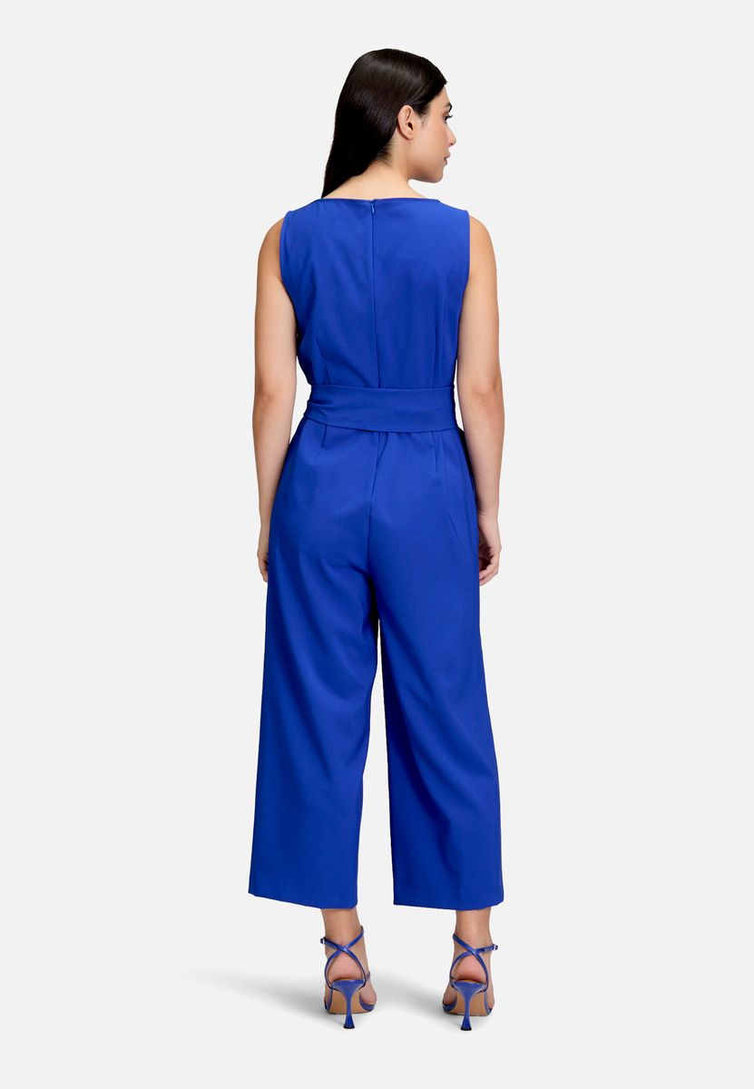 Eleganter ärmelloser Jumpsuit mit Gürtel
