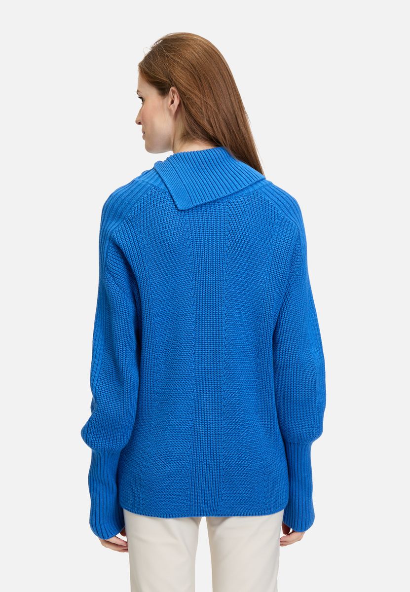 Grobstrick-Pullover mit hohem Stehkragen