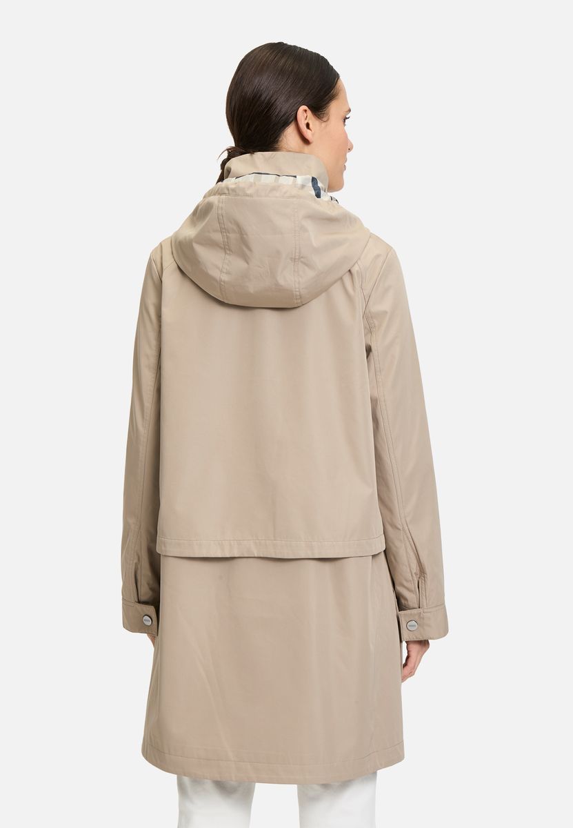 Langer Outdoor-Parka mit Kapuze