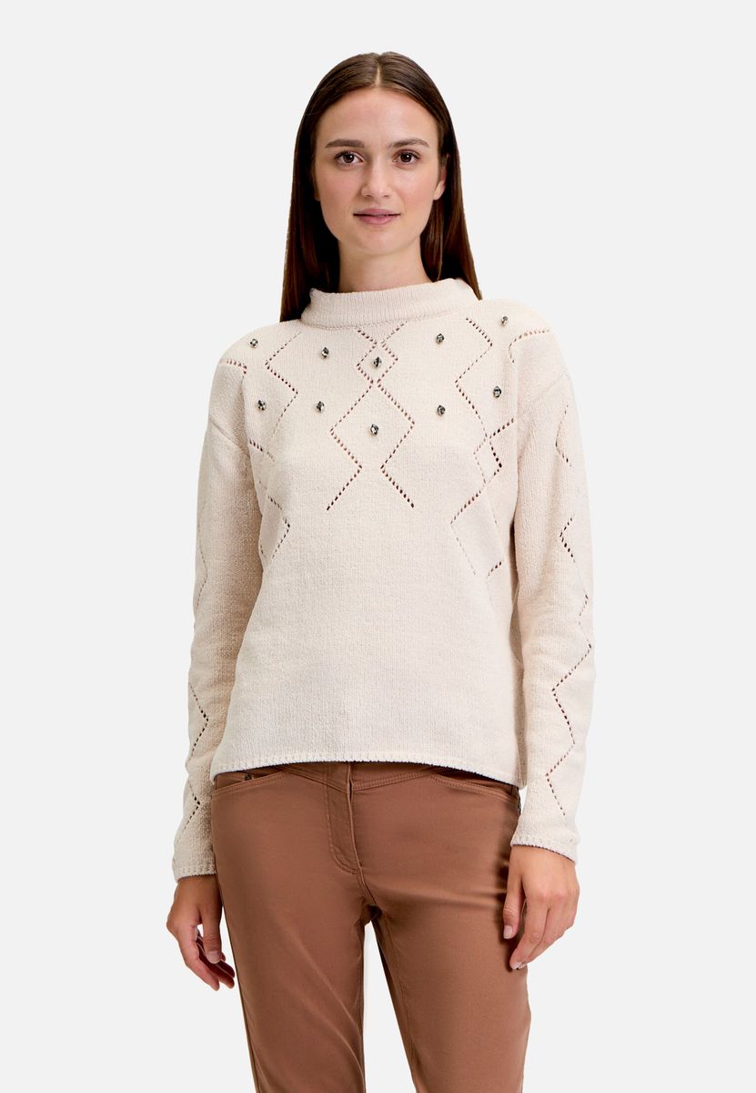 Verzierter Strickpullover mit Stehkragen