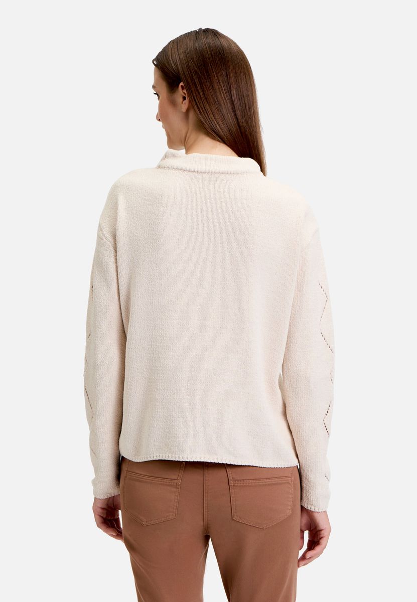 Verzierter Strickpullover mit Stehkragen