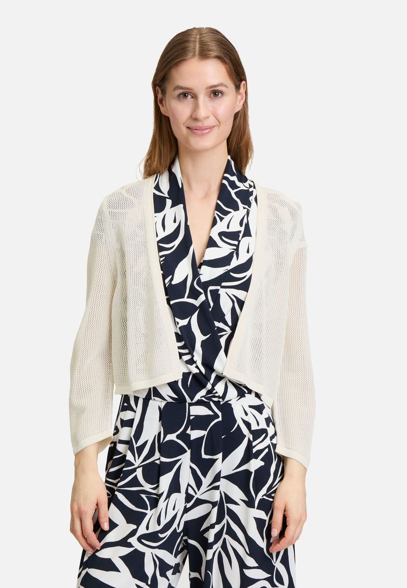 Leichte Sommerstrickjacke mit 3/4-Arm