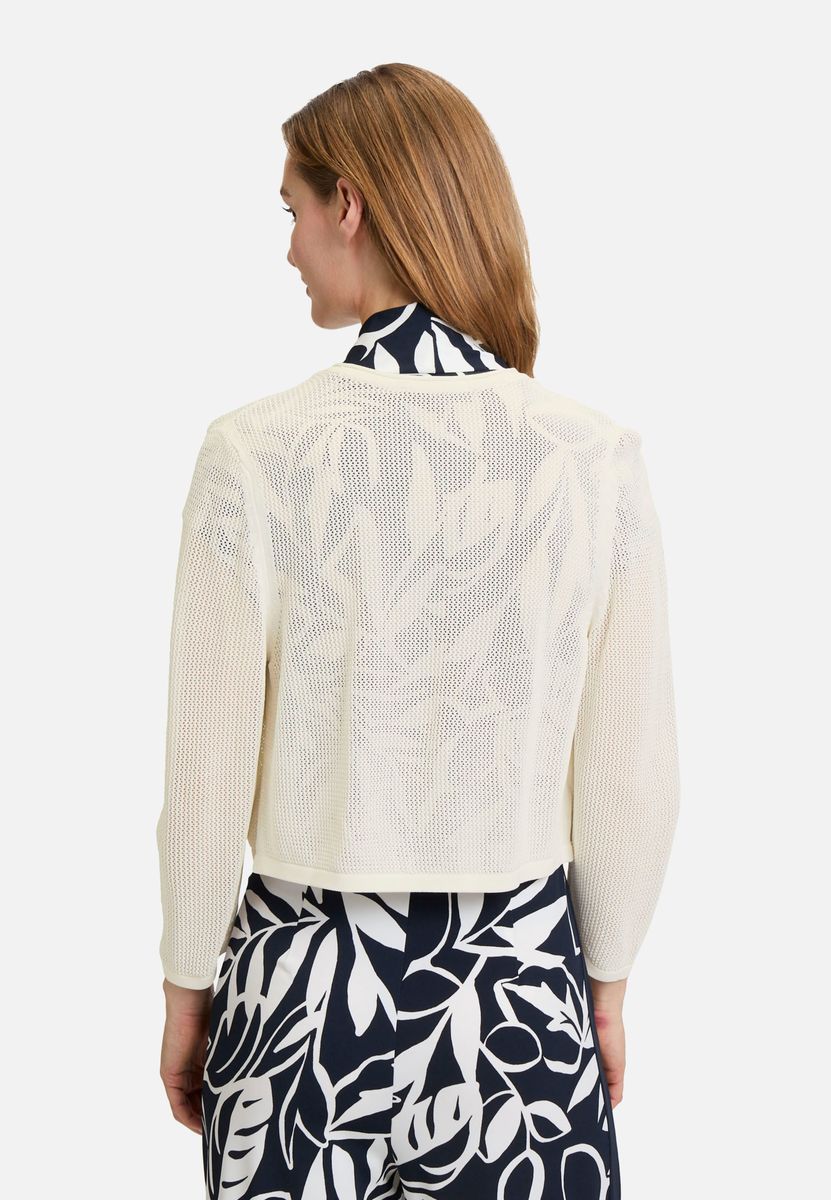 Leichte Sommerstrickjacke mit 3/4-Arm