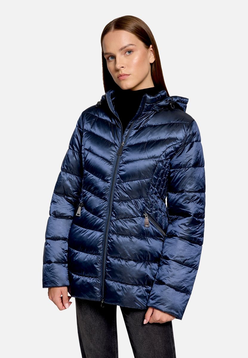 Sandwich-versteppte Outdoorjacke mit Kapuze