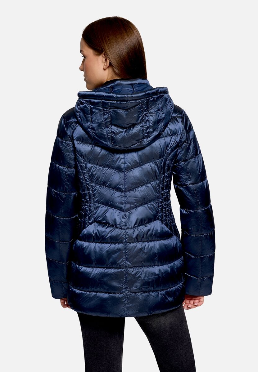 Sandwich-versteppte Outdoorjacke mit Kapuze