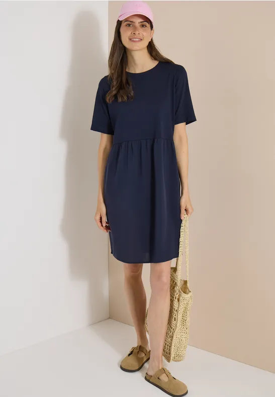 Knielanges Sommerkleid mit Strukturmix