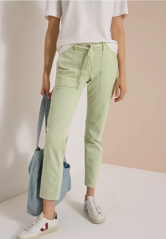 Gerade geschnittene farbige Denim-Hose
