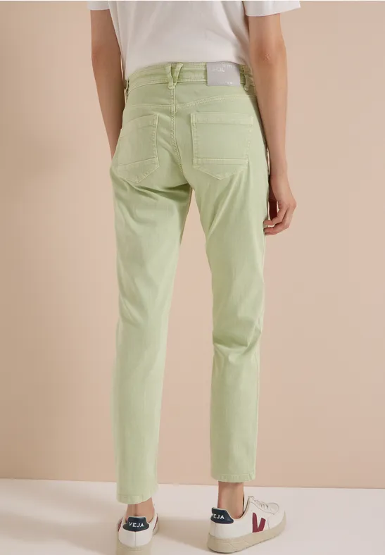 Gerade geschnittene farbige Denim-Hose