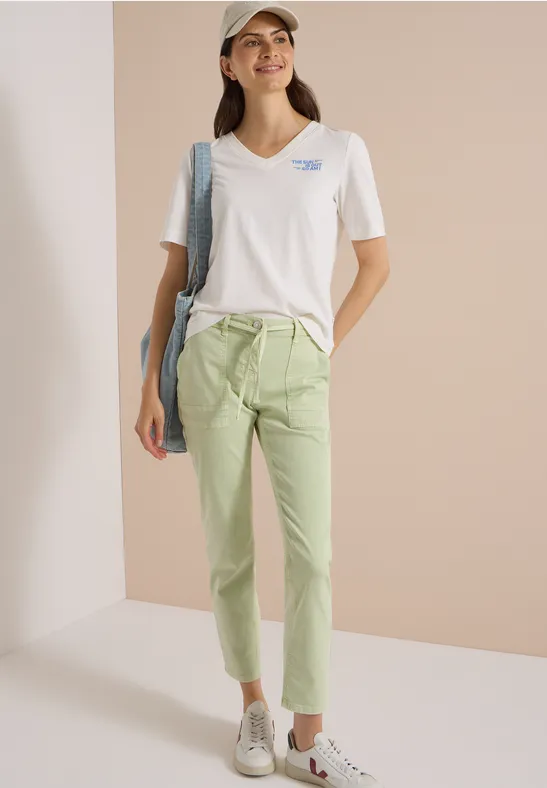 Gerade geschnittene farbige Denim-Hose