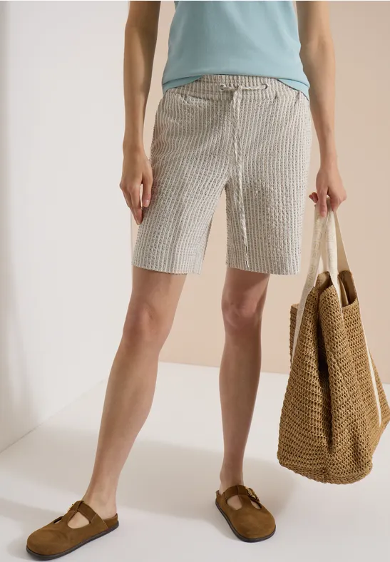 Gestreifte Weitbein-Seersucker-Shorts