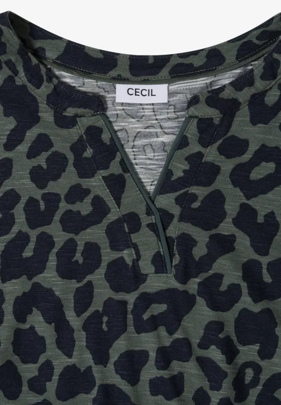 Shirt mit Leo-Muster und Split-Neck
