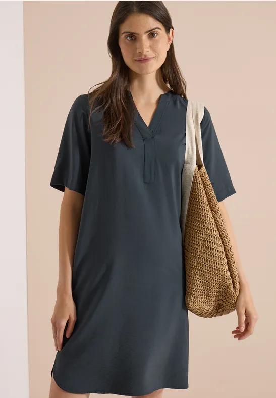Locker geschnittenes Kleid mit Split-Neck