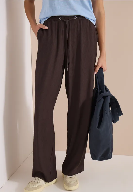 Strukturierte Hose mit weitem Bein