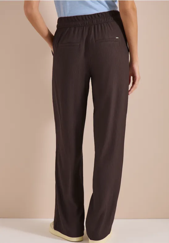 Strukturierte Hose mit weitem Bein