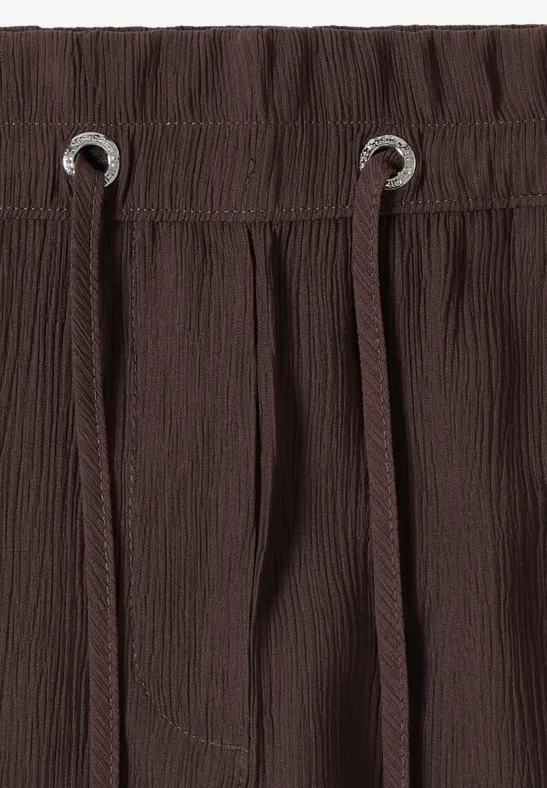 Strukturierte Hose mit weitem Bein