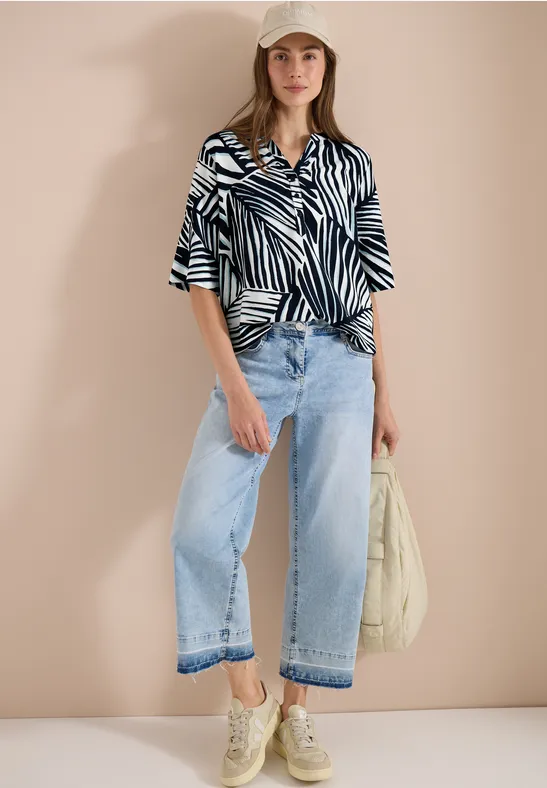Grafische Bluse mit Blättermuster und Ausschnitt