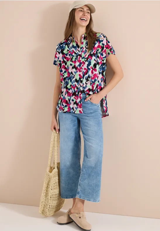 Kurzarm-Blusenshirt mit abstraktem Print
