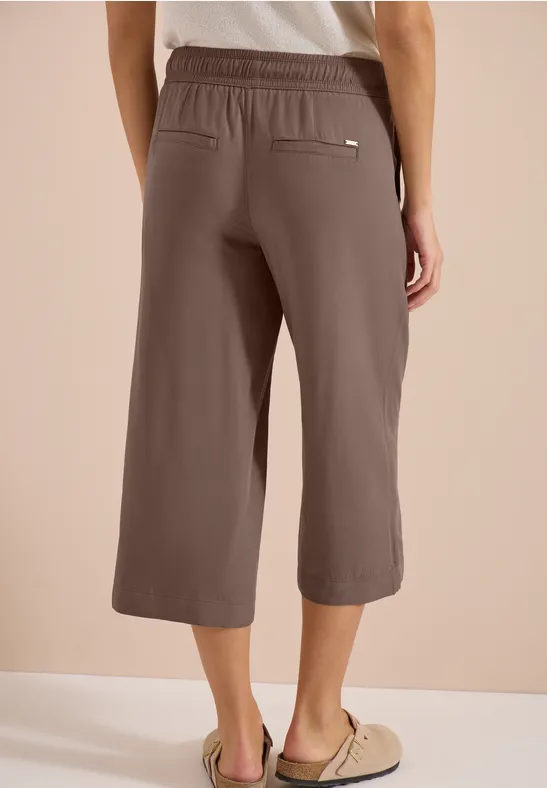 Locker sitzende 3/4-Weitbeinhose