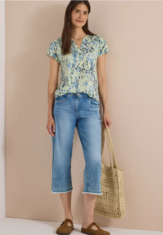 T-Shirt mit abstraktem Print und Split-Neck