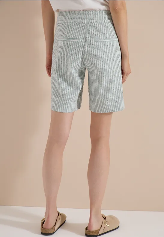 Gestreifte Seersucker-Shorts mit Weitem Bein