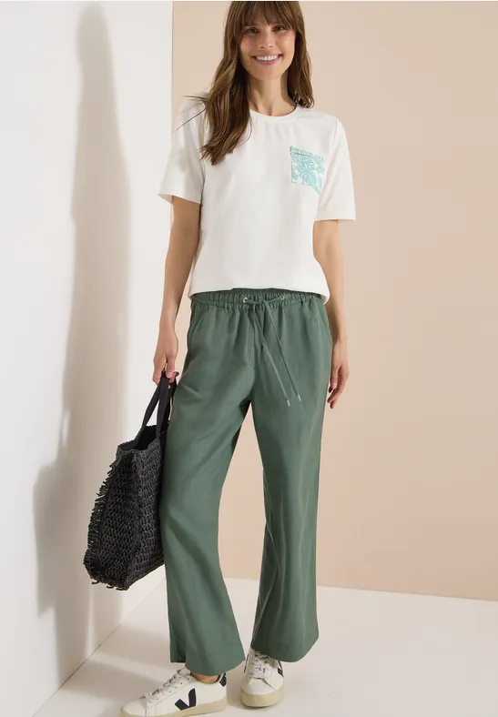 Lässiges Rundhals-T-Shirt mit gemusterter Tasche