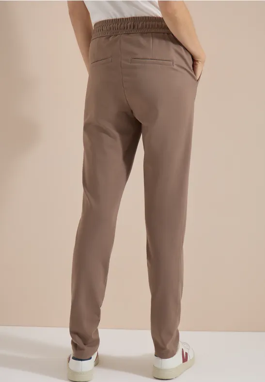 Lässige Jerseyhose mit schmalem Bein