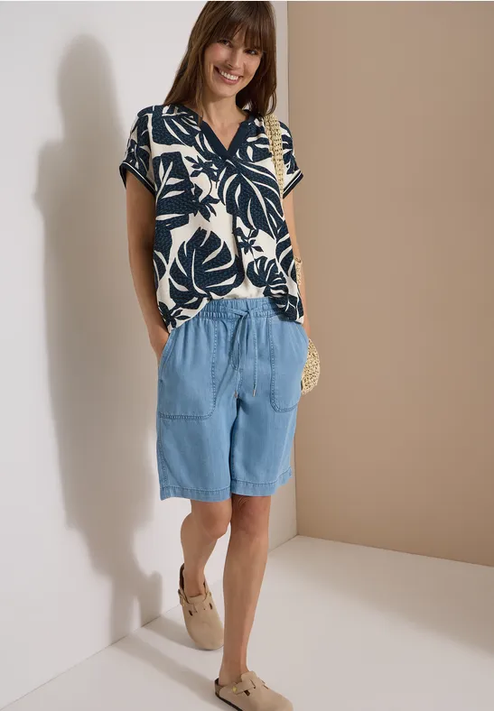 Bluse mit tropischem Blätterprint und Streifenmix