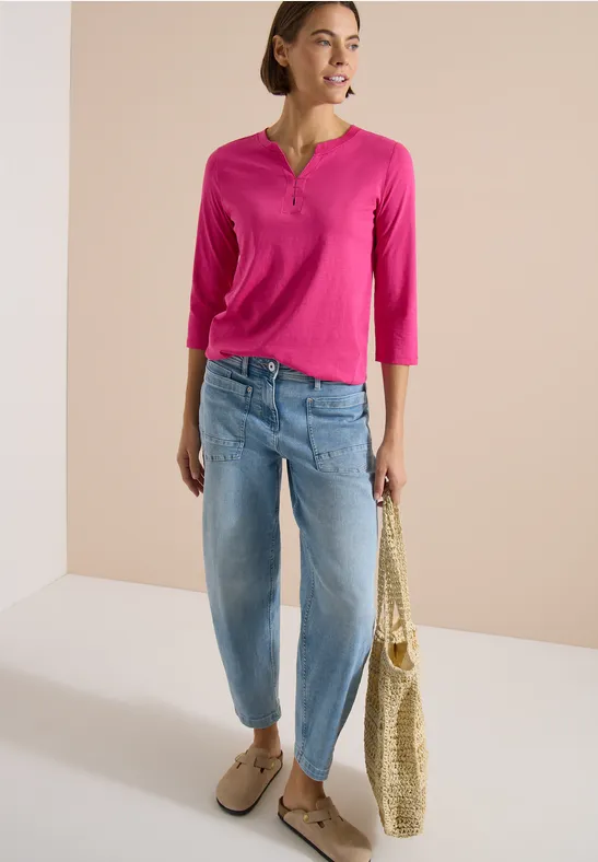 Leuchtendes 3/4-Arm Top mit Split-Neck