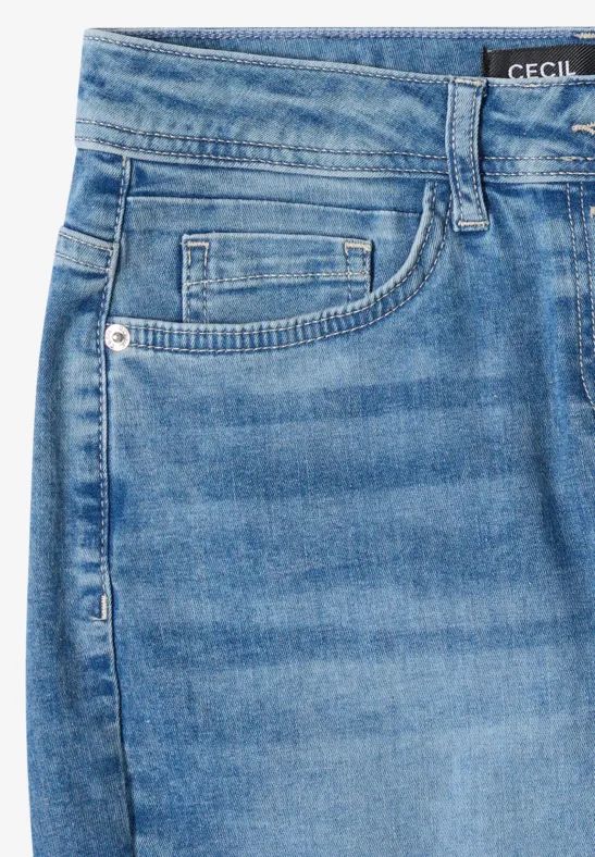 7/8 Slim Leg Casual Jeans