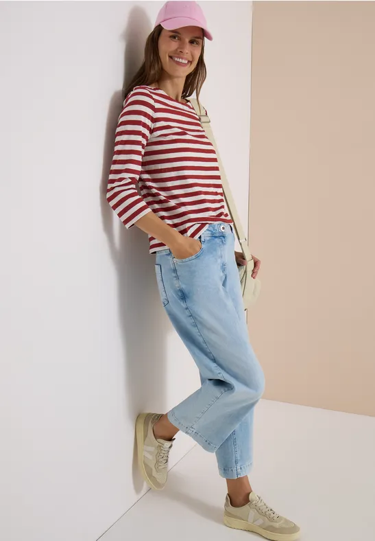 Gestreiftes Shirt mit U-Boot-Ausschnitt