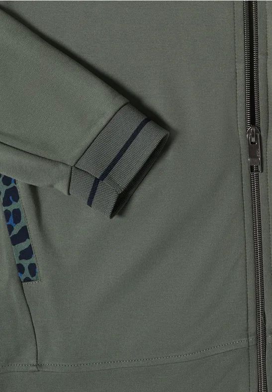 Sportive Jerseyjacke mit Leo-Details