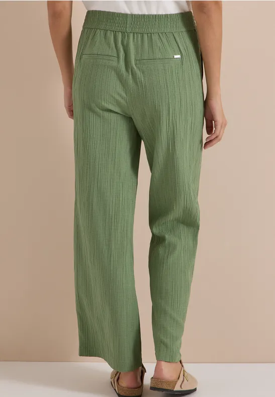 Strukturierte Hose mit weitem Bein