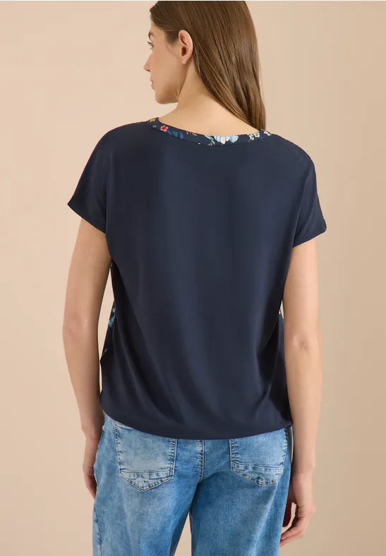 Kurzarmbluse mit Blumenprint und Strukturmix