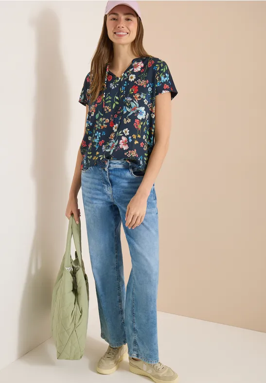 Kurzarmbluse mit Blumenprint und Strukturmix
